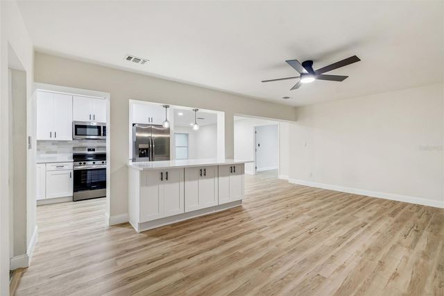 6781 33RD AVENUE N, St Petersburg, FL 33710