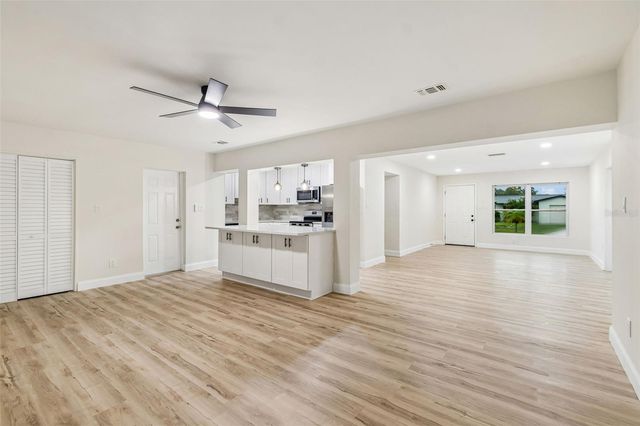 6781 33RD AVENUE N, St Petersburg, FL 33710