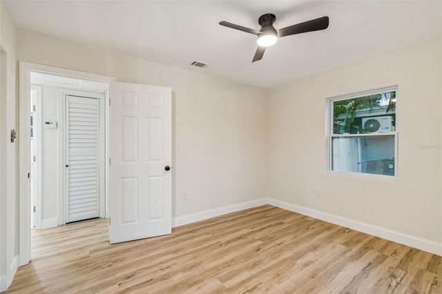 6781 33RD AVENUE N, St Petersburg, FL 33710