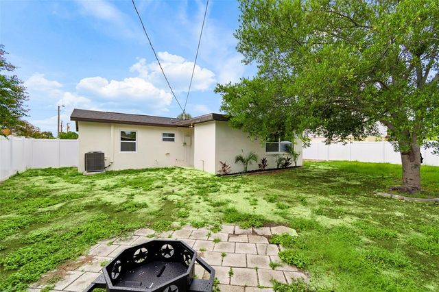6781 33RD AVENUE N, St Petersburg, FL 33710
