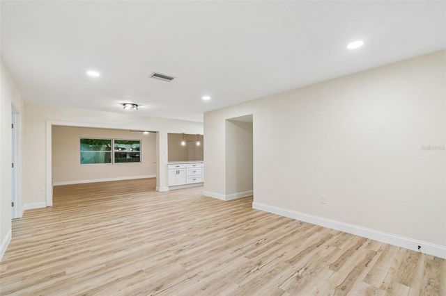 6781 33RD AVENUE N, St Petersburg, FL 33710