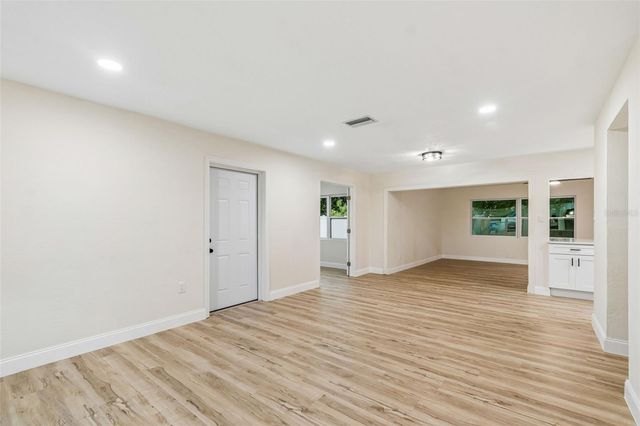 6781 33RD AVENUE N, St Petersburg, FL 33710