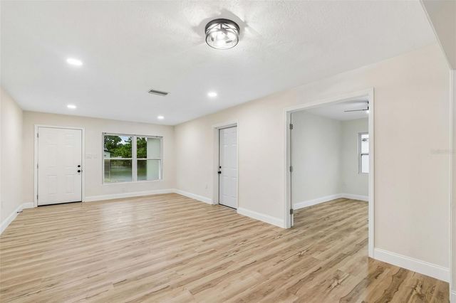 6781 33RD AVENUE N, St Petersburg, FL 33710