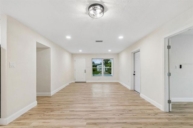 6781 33RD AVENUE N, St Petersburg, FL 33710