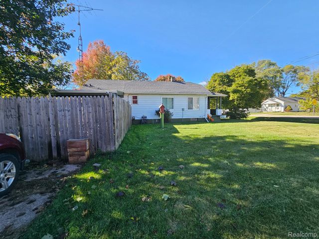 1097 W Buder Avenue, Flint Charter Township, MI 48507