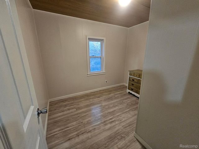1097 W Buder Avenue, Flint Charter Township, MI 48507