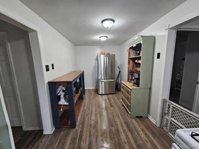 1097 W Buder Avenue, Flint Charter Township, MI 48507