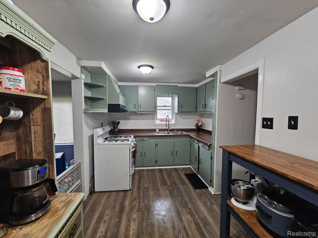 1097 W Buder Avenue, Flint Charter Township, MI 48507