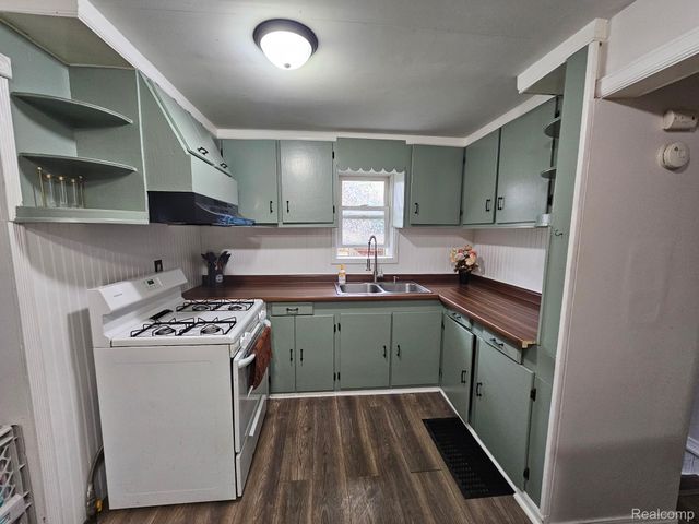 1097 W Buder Avenue, Flint Charter Township, MI 48507