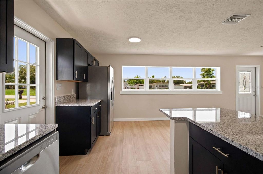 Image 11 of property listing at 2057 GARDEN PARKWAY, Bradenton, FL 34205