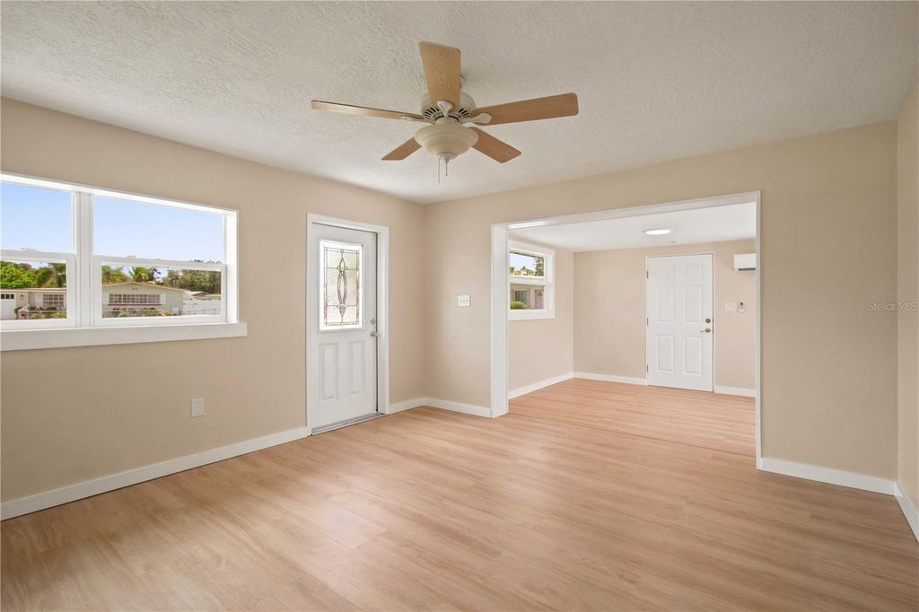 Image 12 of property listing at 2057 GARDEN PARKWAY, Bradenton, FL 34205