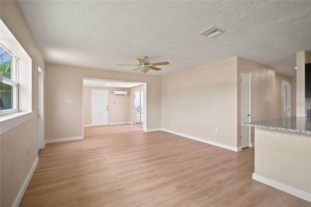 Image 13 of property listing at 2057 GARDEN PARKWAY, Bradenton, FL 34205