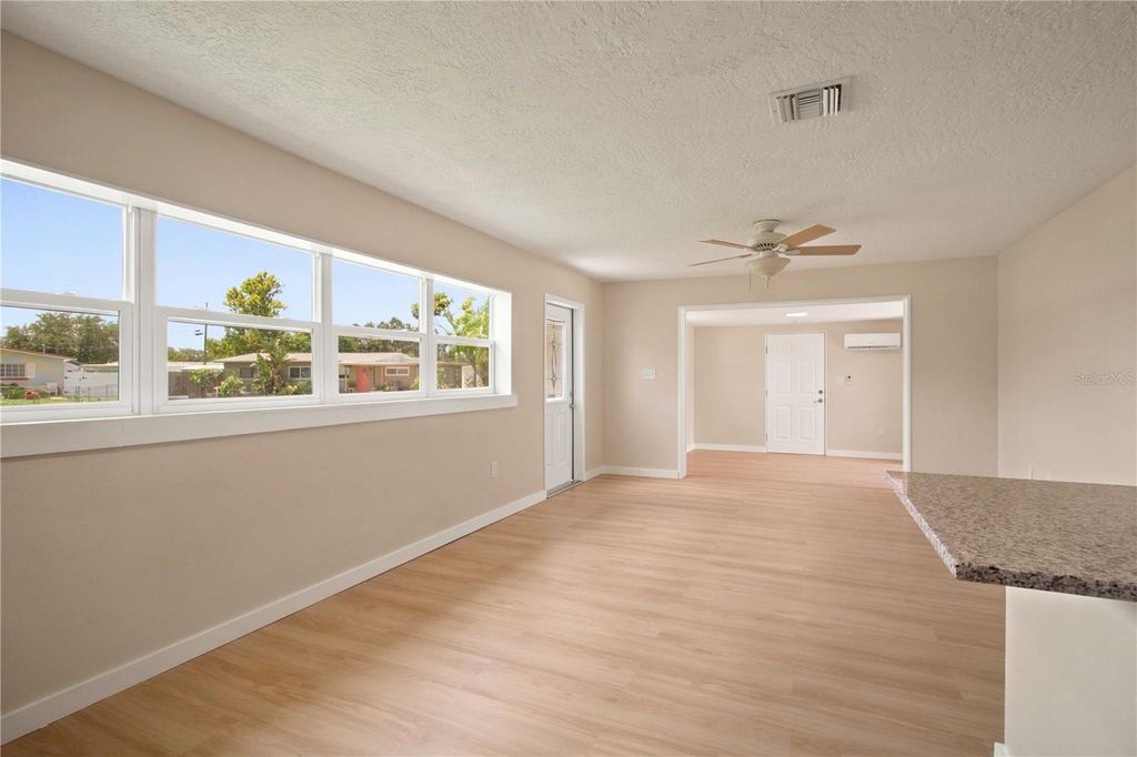Image 14 of property listing at 2057 GARDEN PARKWAY, Bradenton, FL 34205