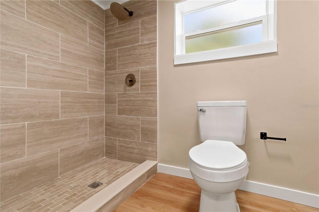 Image 15 of property listing at 2057 GARDEN PARKWAY, Bradenton, FL 34205