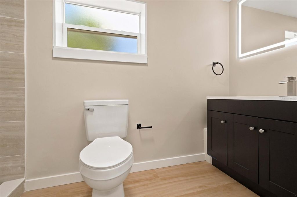 Image 16 of property listing at 2057 GARDEN PARKWAY, Bradenton, FL 34205
