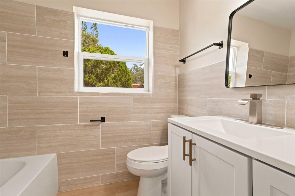 Image 26 of property listing at 2057 GARDEN PARKWAY, Bradenton, FL 34205