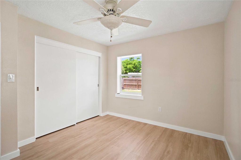 Image 37 of property listing at 2057 GARDEN PARKWAY, Bradenton, FL 34205