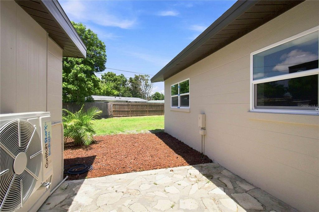 Image 42 of property listing at 2057 GARDEN PARKWAY, Bradenton, FL 34205