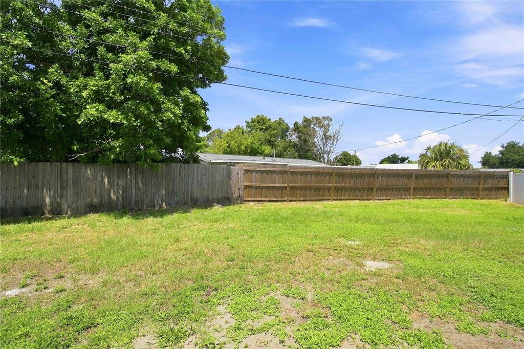 Image 43 of property listing at 2057 GARDEN PARKWAY, Bradenton, FL 34205