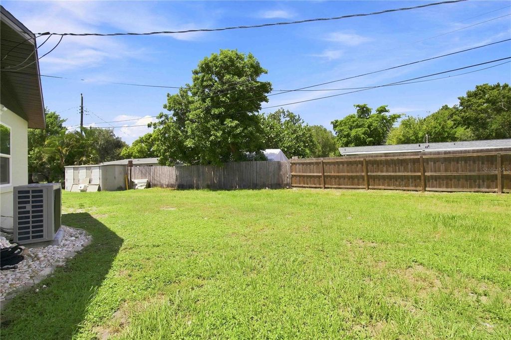 Image 44 of property listing at 2057 GARDEN PARKWAY, Bradenton, FL 34205