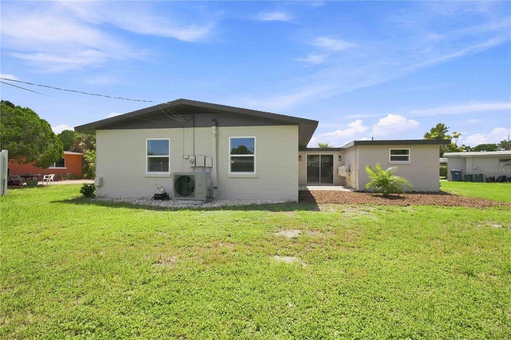 Image 46 of property listing at 2057 GARDEN PARKWAY, Bradenton, FL 34205