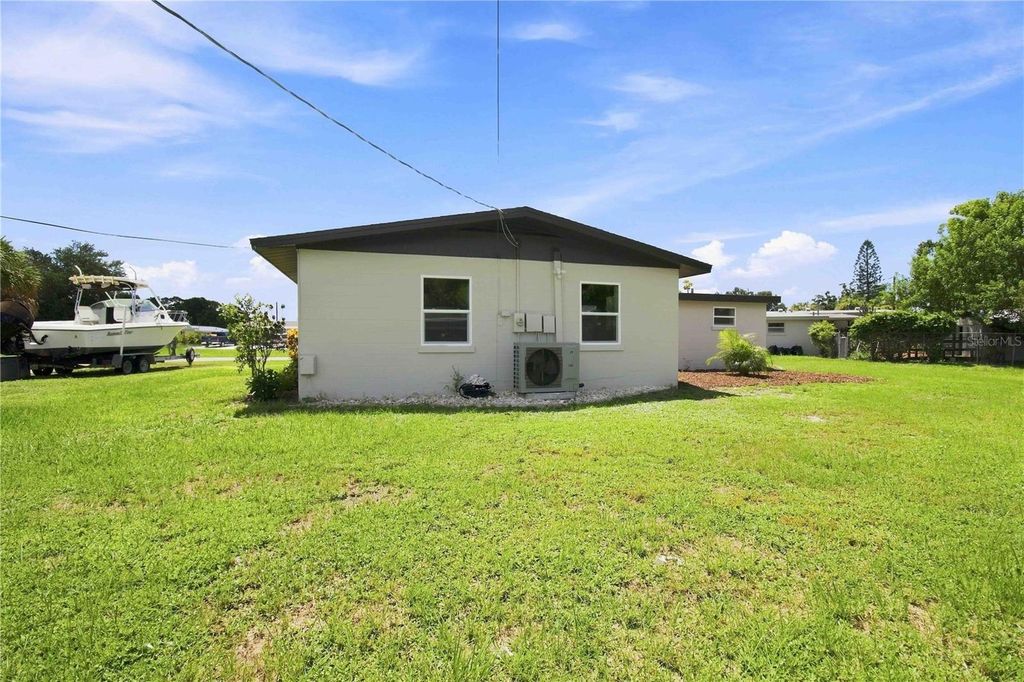 Image 47 of property listing at 2057 GARDEN PARKWAY, Bradenton, FL 34205