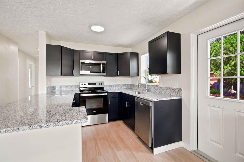 Image 9 of property listing at 2057 GARDEN PARKWAY, Bradenton, FL 34205