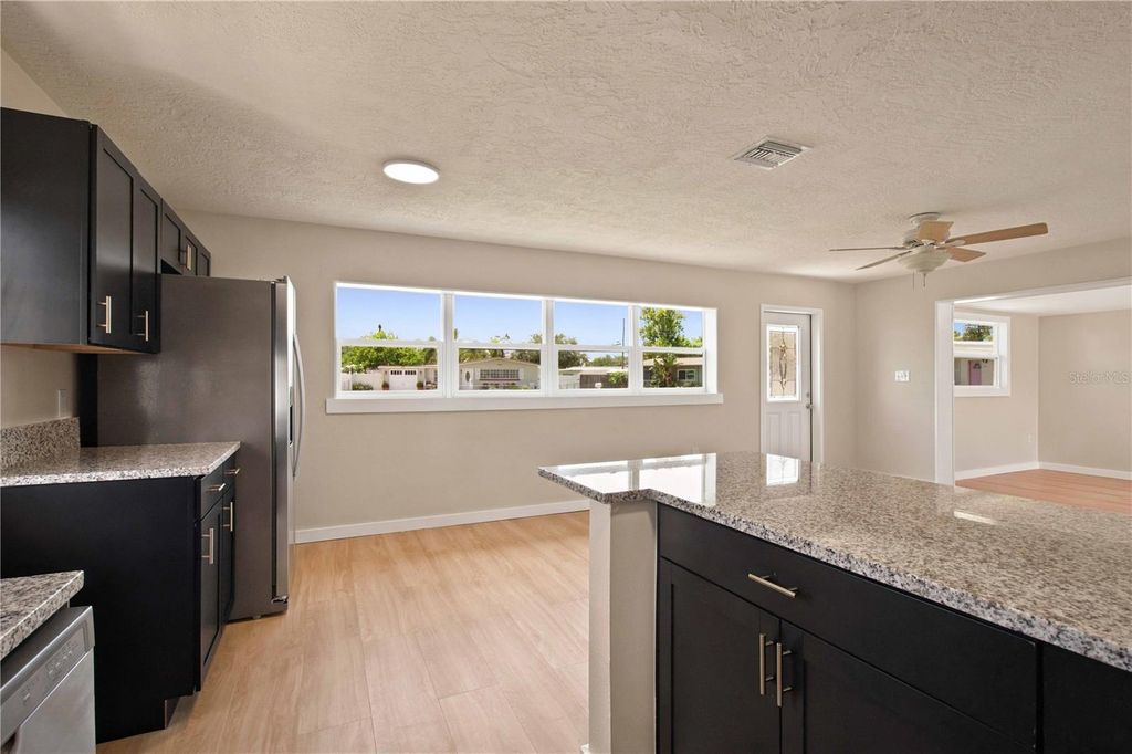 Image 10 of property listing at 2057 GARDEN PARKWAY, Bradenton, FL 34205