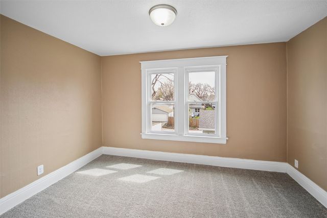 3821 8th Place, Des Moines, IA 50313