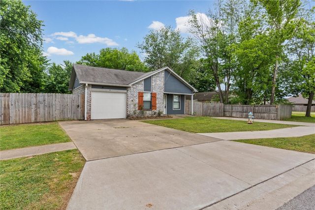 11 Wilson Street, Farmington, AR 72730