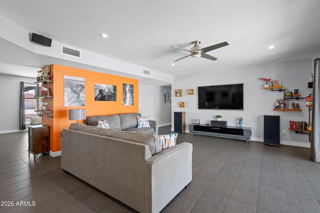 9609 N 35th Place, Phoenix, AZ 85028