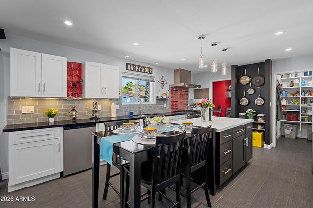 9609 N 35th Place, Phoenix, AZ 85028