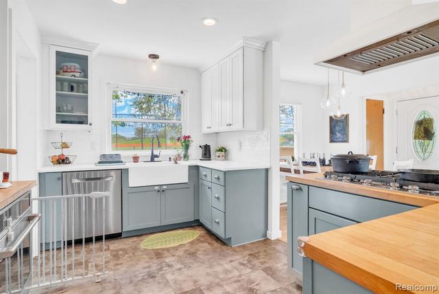 2287 Moorhouse Street, Ferndale, MI 48220