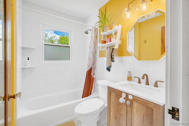 2287 Moorhouse Street, Ferndale, MI 48220