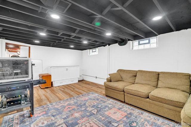 2287 Moorhouse Street, Ferndale, MI 48220