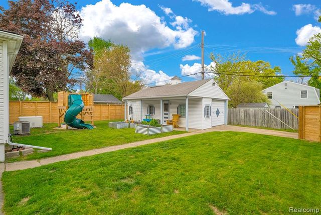 2287 Moorhouse Street, Ferndale, MI 48220