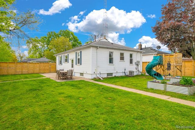 2287 Moorhouse Street, Ferndale, MI 48220