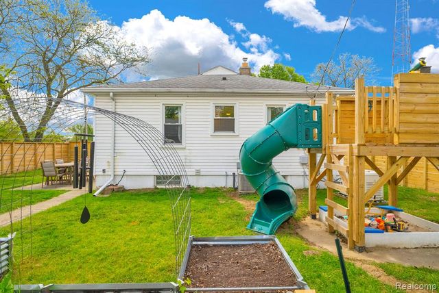 2287 Moorhouse Street, Ferndale, MI 48220
