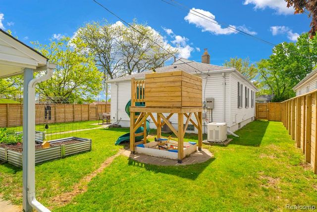 2287 Moorhouse Street, Ferndale, MI 48220