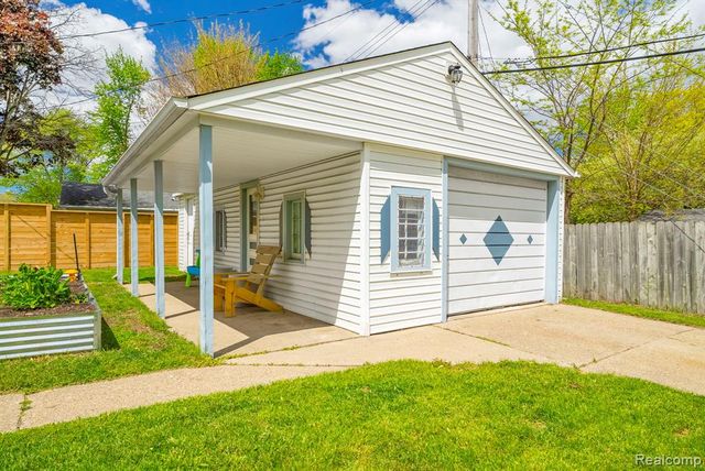 2287 Moorhouse Street, Ferndale, MI 48220