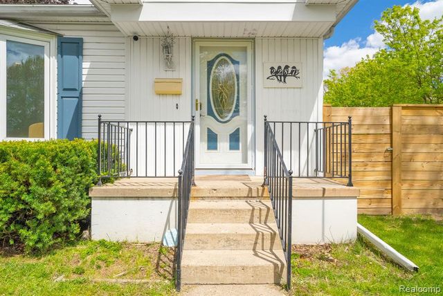 2287 Moorhouse Street, Ferndale, MI 48220