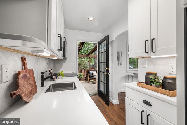 1506 WAYNE ST, Alexandria, VA 22301