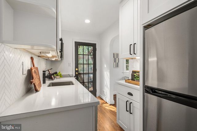 1506 WAYNE ST, Alexandria, VA 22301