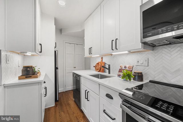 1506 WAYNE ST, Alexandria, VA 22301