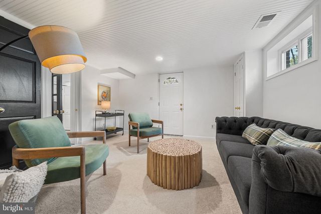 1506 WAYNE ST, Alexandria, VA 22301