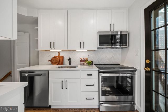 1506 WAYNE ST, Alexandria, VA 22301