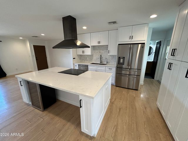 8631 E JACKRABBIT Road, Scottsdale, AZ 85250