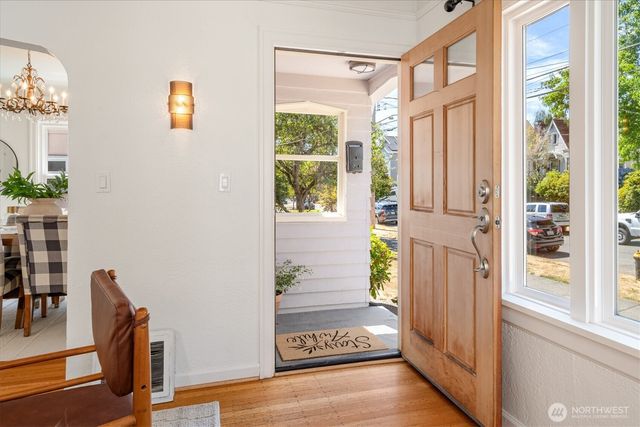 8036 9th Avenue NW, Seattle, WA 98117