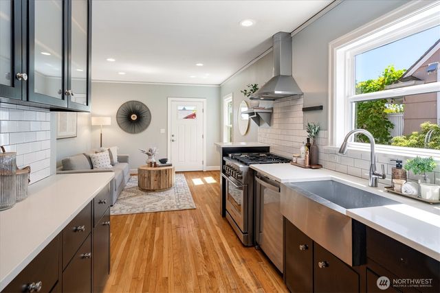8036 9th Avenue NW, Seattle, WA 98117