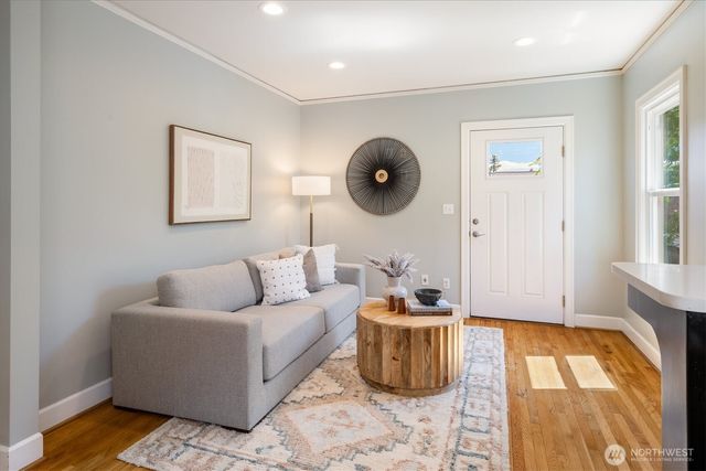 8036 9th Avenue NW, Seattle, WA 98117
